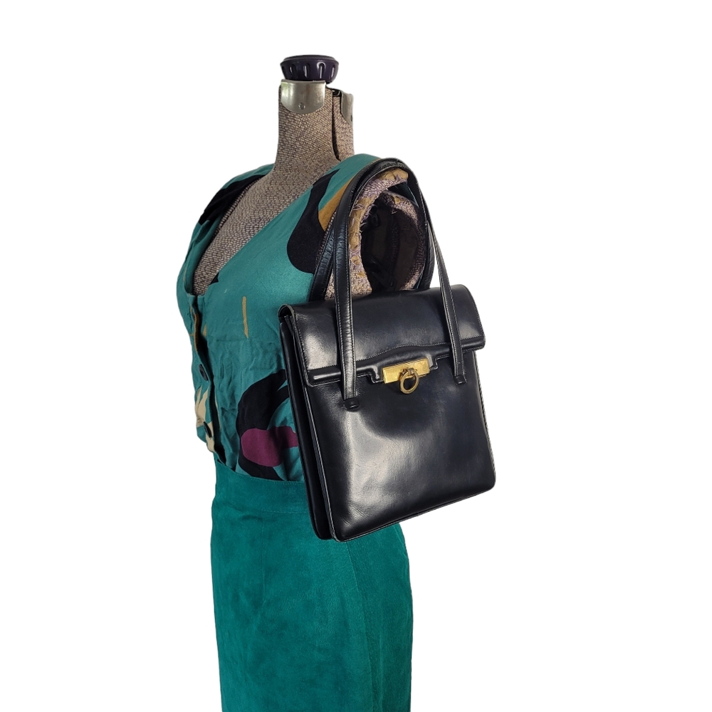 Vintage black faux leather handbag with multiple pockets